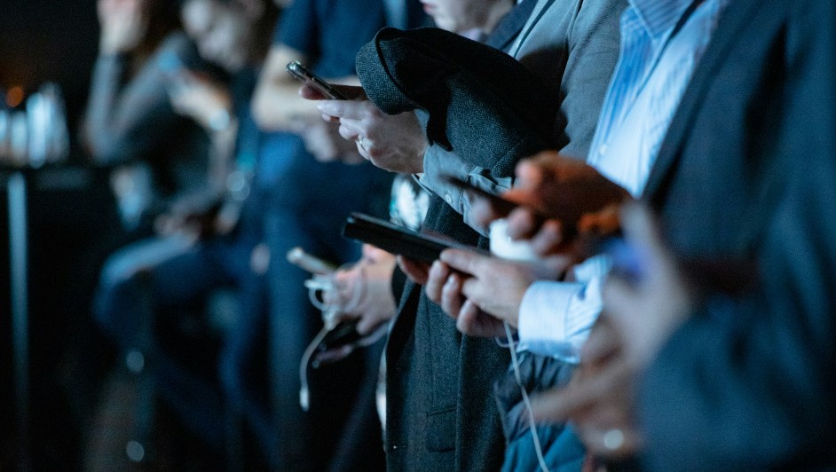 “… los Smartphone ya de poco sirven para hablar…”(Unsplash)
