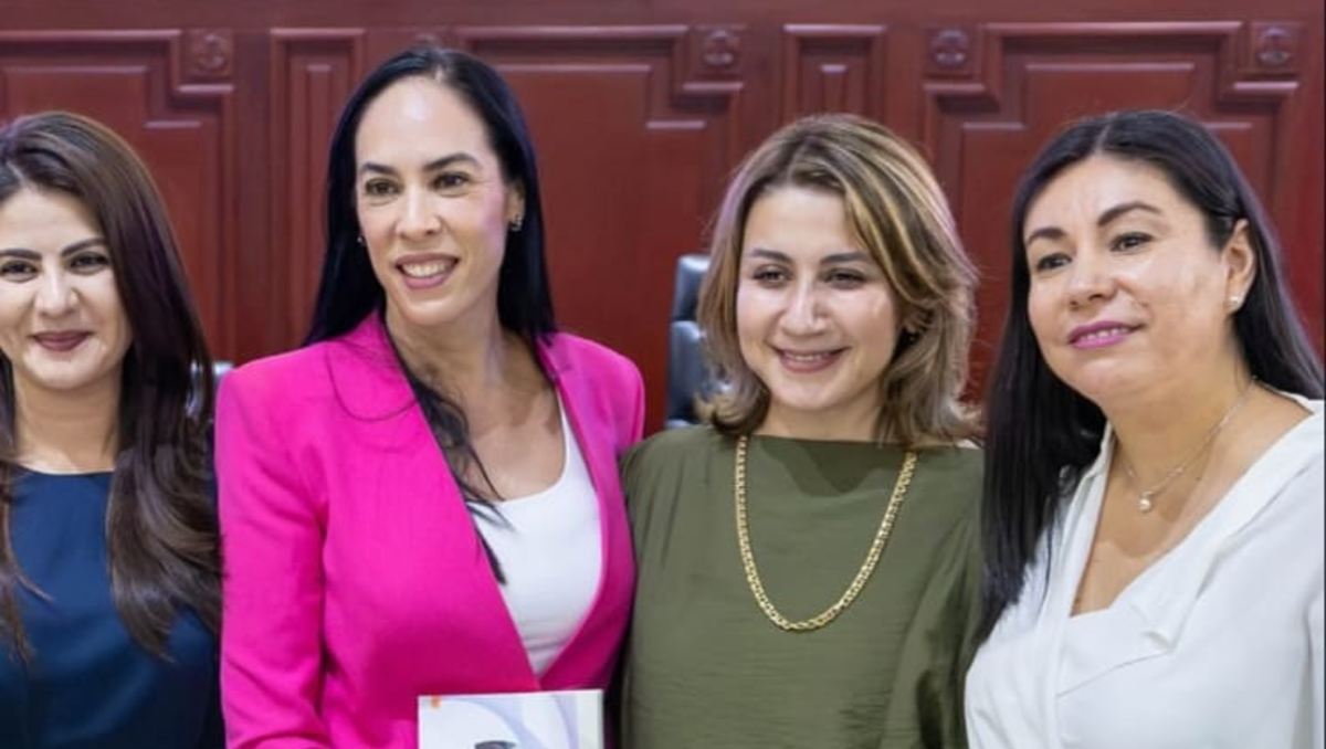 La obra visibiliza las trayectorias y redes de apoyo de magistradas, juezas y abogadas en el ámbito judicial. (Cortesía)
