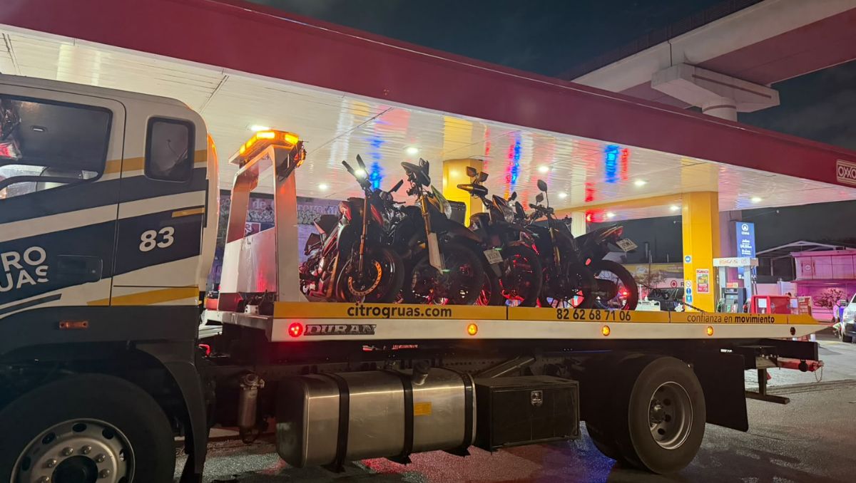 La Policía de Monterrey interceptó la caravana en la avenida Félix U. Gómez | Miranda Arias