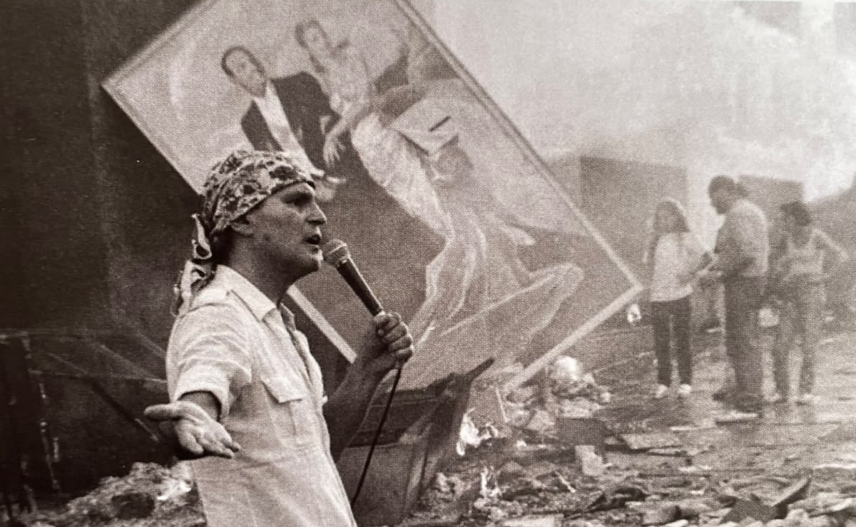 Leonardo Favio durante la filmación de ‘Gatica, el mono’. Imagen del libro ‘Leonardo Favio: nadie puede olvidarlo’. (Editorial Octubre)