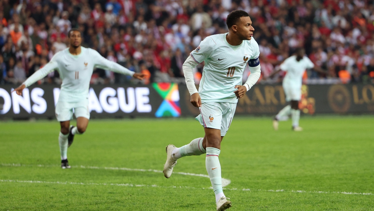 Mbappé anota pero se lesiona en la victoria de Francia sobre Turquía en UEFA Nations League (Reuters)