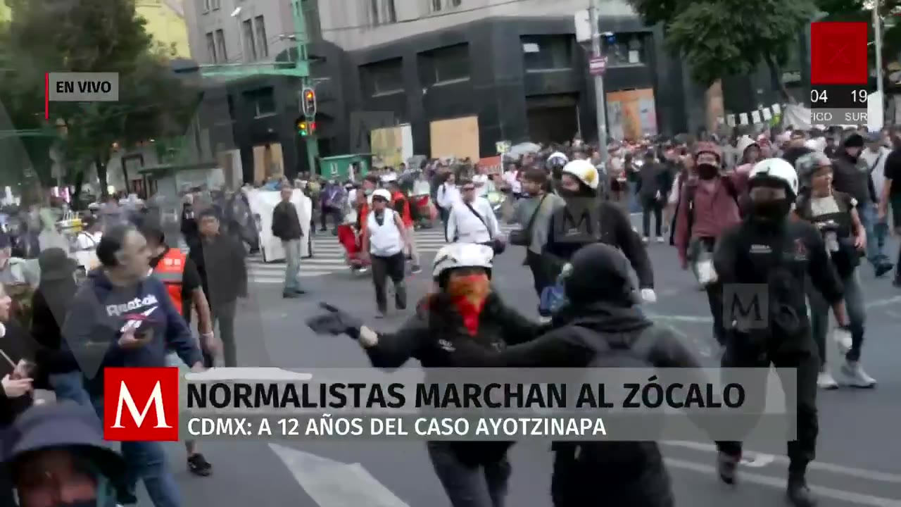 Centro de CdMx paralizado por manifestación de normalistas a 12 años de Ayotzinapa