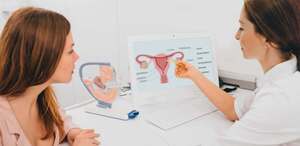 Una consulta ginecológica permite explicar cambios en el útero y la importancia de investigar señales anormales relacionadas con el cáncer de endometrio.