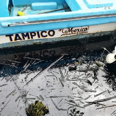 Aparece mancha de hidrocarburos en río Pánuco, presuntamente emanados de la refinería Francisco I Madero a consecuencia de la fuerte lluvia
