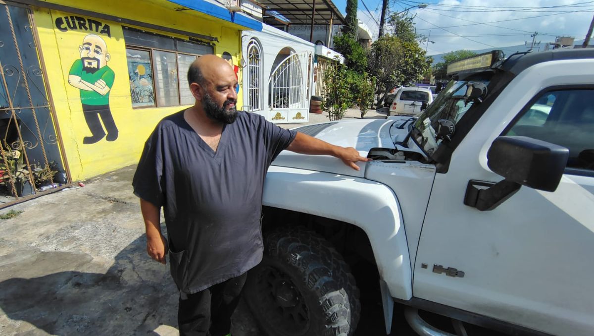Fernando Martínez, "El Curita", conocido quiropráctico, le robaron una pieza de su camioneta. Agustín Martínez