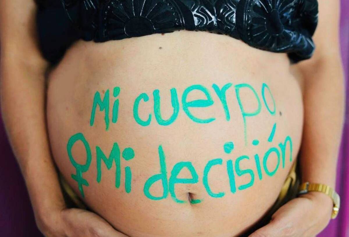 El IMSS habilitó un chatbot de WhatsApp para orientar a las usuarias sobre la interrupción legal del embarazo. | Foto: Veronica Rivera