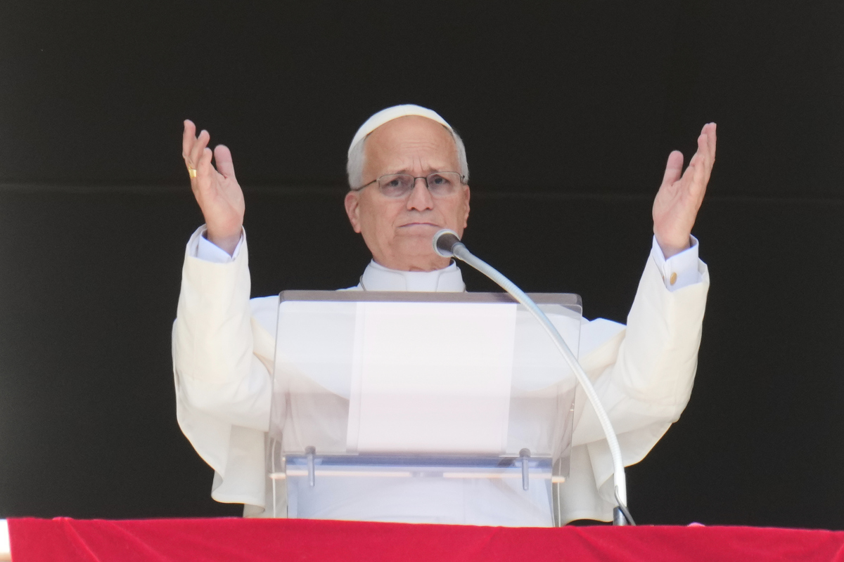 El papa León XIV pronuncia la oración del Ángelus al mediodía en la Plaza de San Pedro, en el Vaticano, el 20 de septiembre de 2026. | AP