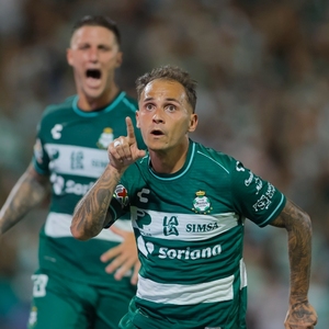 Santos Laguna derrotó a Tuzos del Pachuca con un gol de Villalba desde el punto penalti antes de irse al descanso.