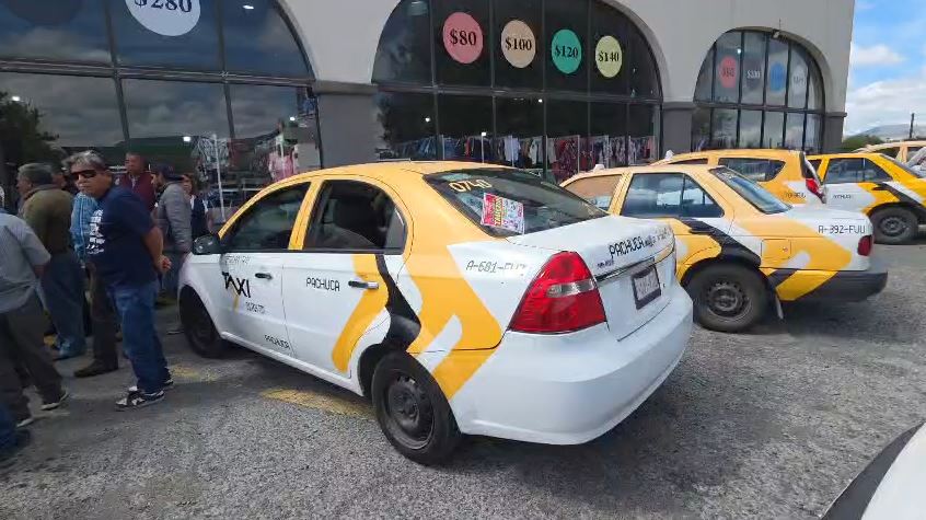 Taxistas en Pachuca piden que se eleve la tarifa. (Guadalupe Trejo)