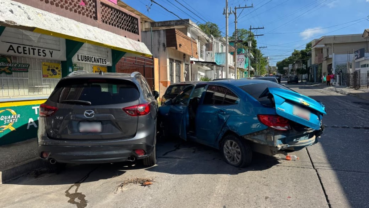 Choque múltiple en la colonia Obrera de Tampico. (Alberto Cano)