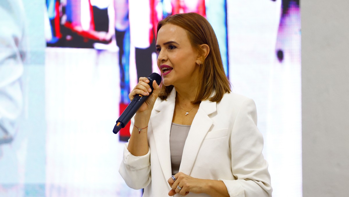 Clara Luz Flores | Jorge López