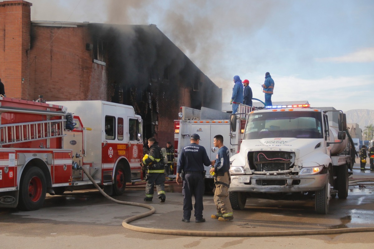 Sin denuncia formal en Fiscalía por el aparatoso incendio en Casa Viva. (Manuel Guadarrama)