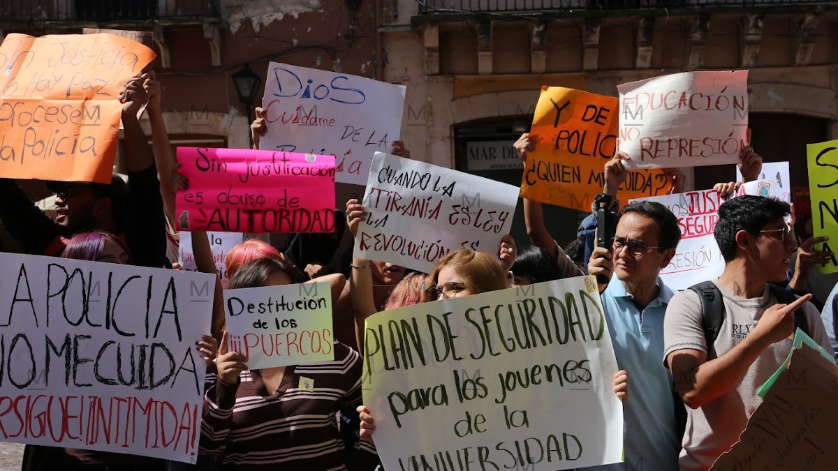 Los jóvenes dirigieron sus reclamos contra la presidenta municipal. | Dany Béjar.