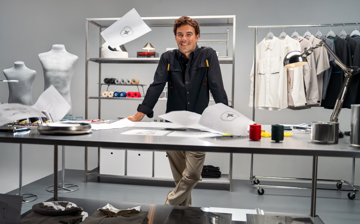 El piloto de autos 'Checo' Pérez participó en la selección de nuevos colores y detalles de las prendas de MAJA. | Foto: Especial