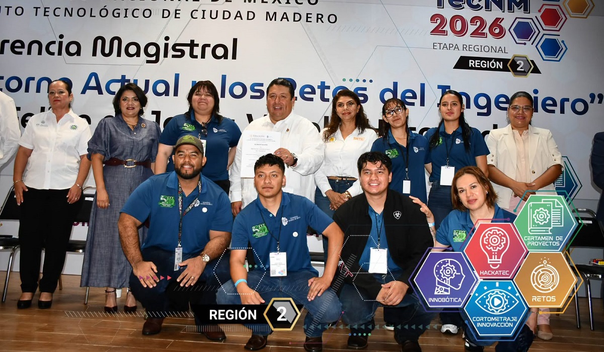 Alumnos y asesores recibiendo sus creditaciones a la etapa nacional. (fotografías del ITT)