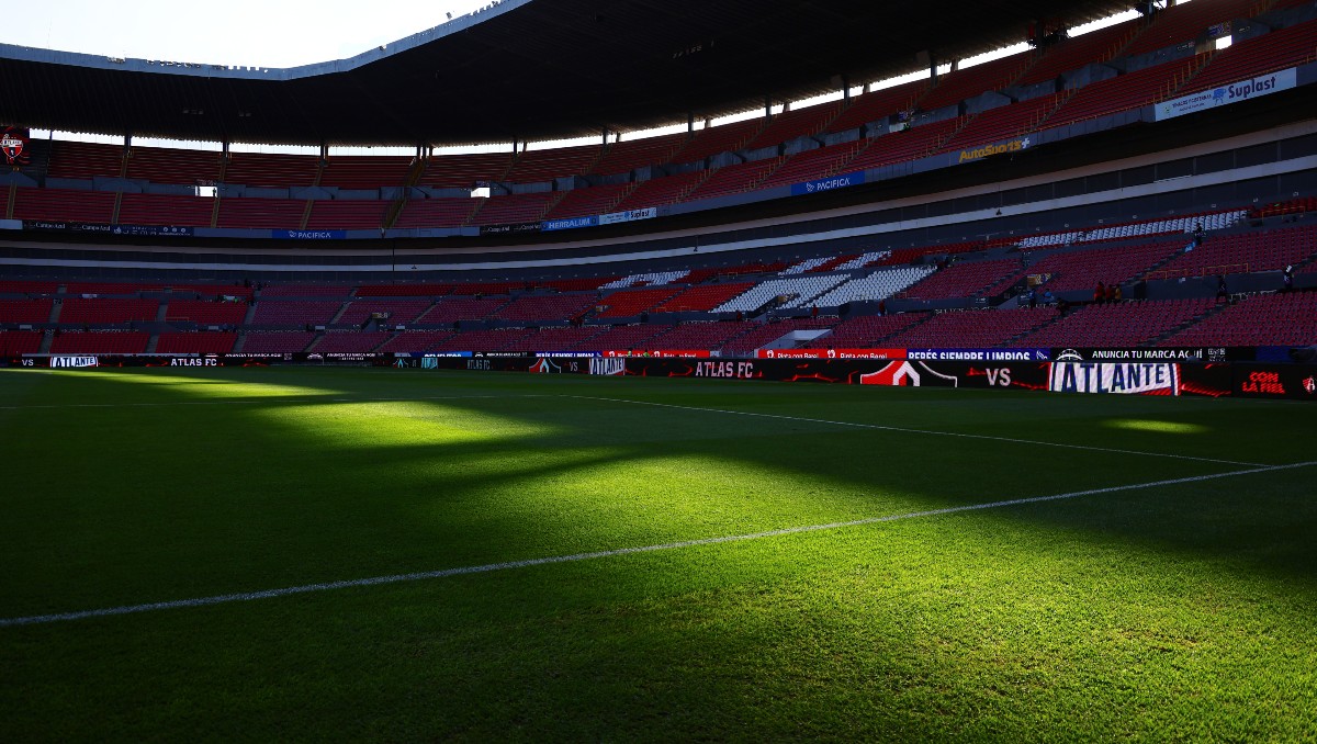 Así quedó la cancha del Estadio Jalisco tras dos conciertos previo al Clásico Tapatío (Imago7)