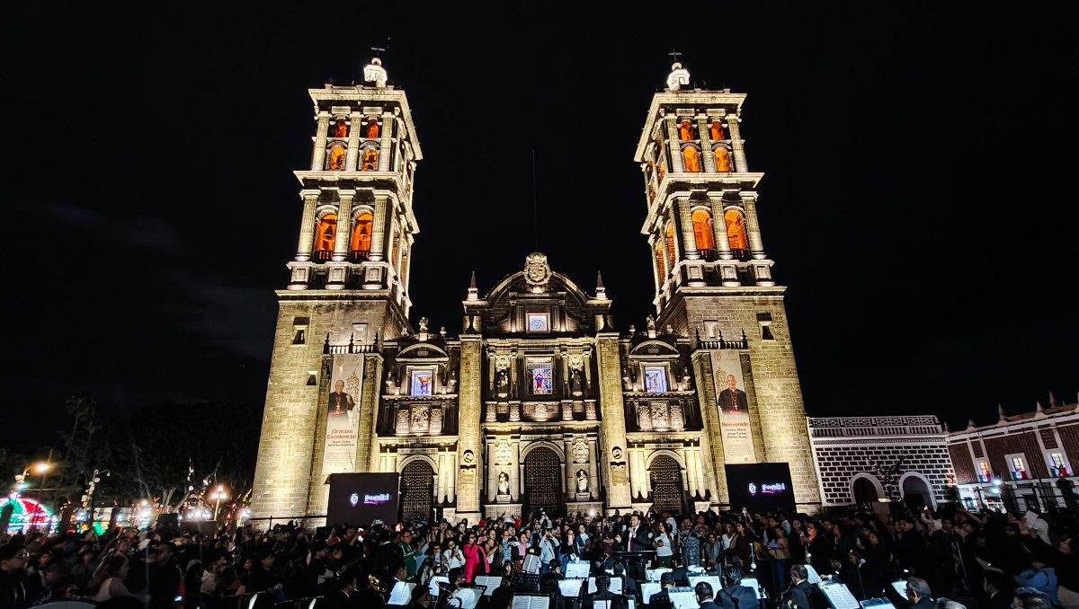 La Catedral de Puebla estrena iluminación arquitectónica | Agencia Es Imagen
