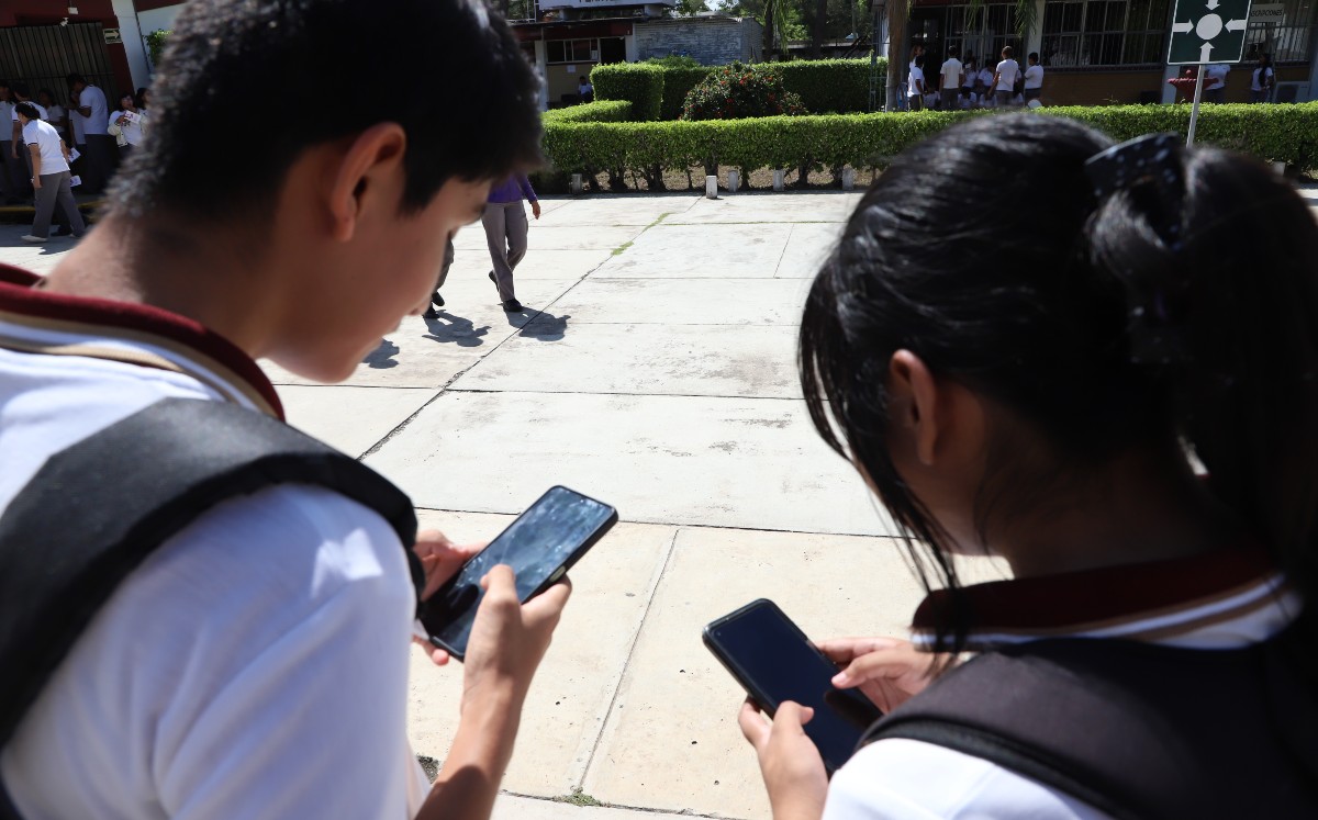 Ciberacoso y bullying: Tampico busca poner freno al uso de celulares en escuelas. | Foto: Yazmín Sánchez