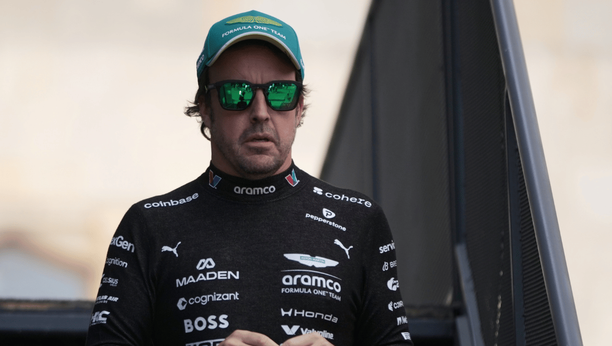 Fernando Alonso continuará en la F1 con Aston Martin hasta 2027 (AP)