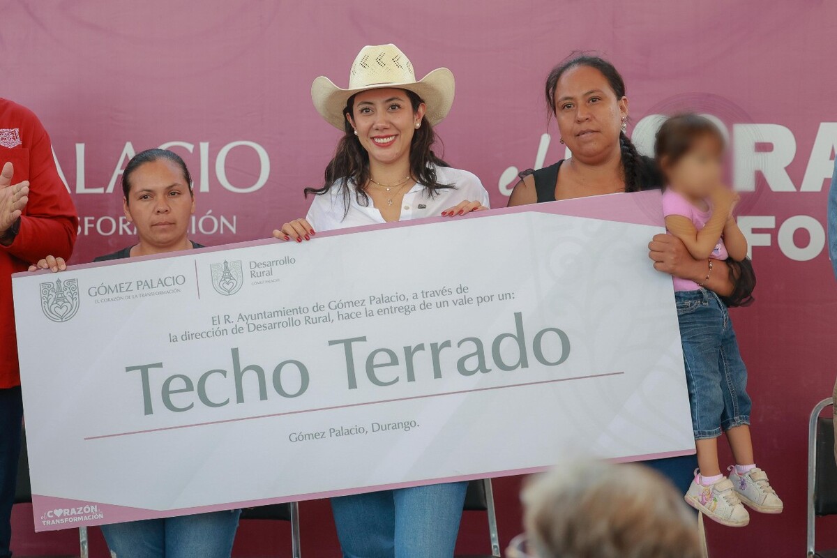 Gómez Palacio entrega 100 techos terrados y anuncia 100 cuartos.| Cortesía Ayuntamiento de Gómez Palacio.