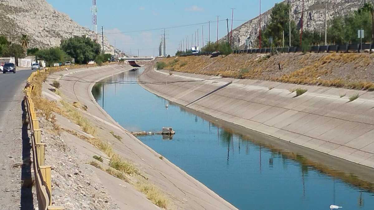 Piden frenar descargas de aguas negras al canal Sacramento en Lerdo.| Luis Alatorre.