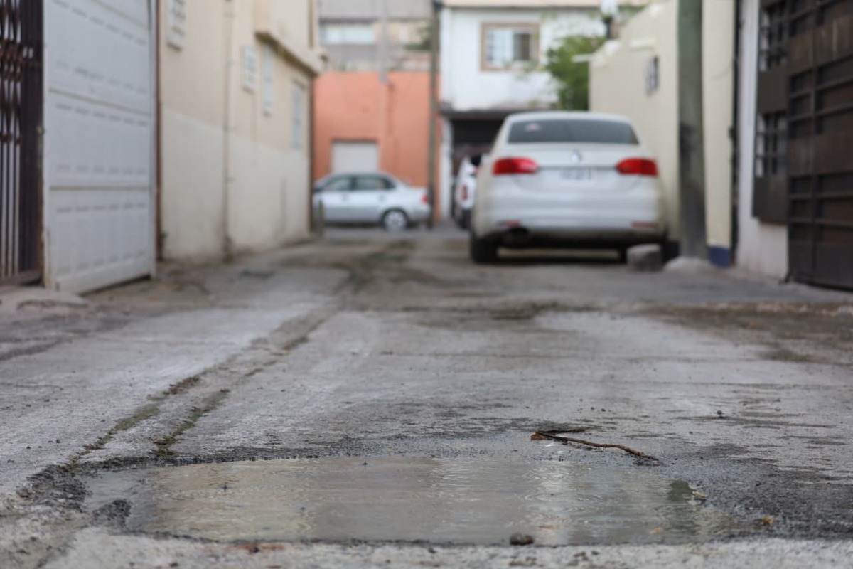 Vecinos denuncian mezcla de aguas negras y potable en Torreón. | Foto: Verónica Rivera.