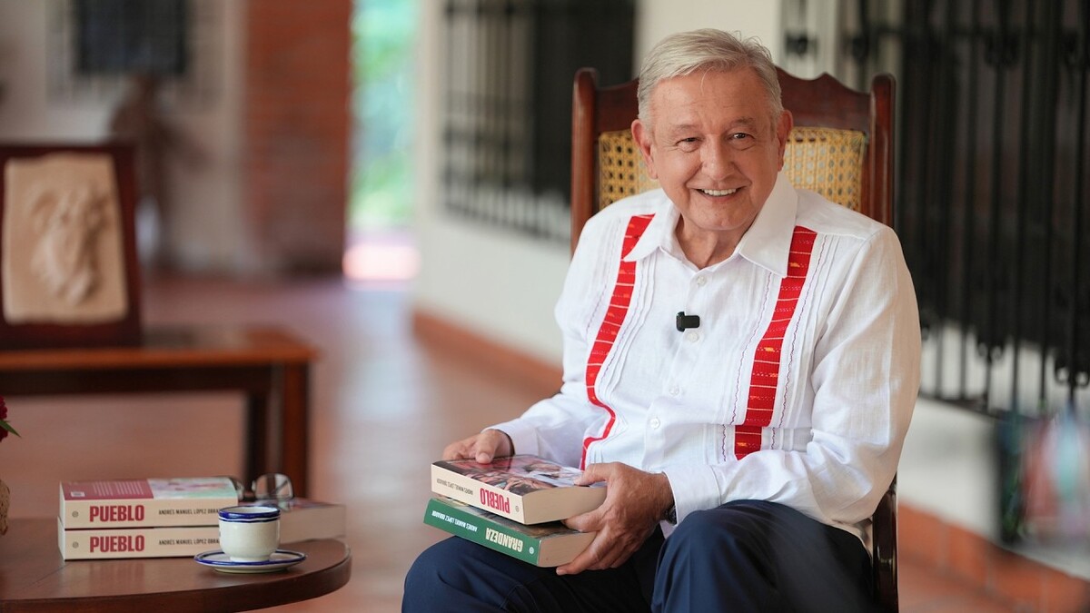 AMLO presenta su libro 'Pueblo'
