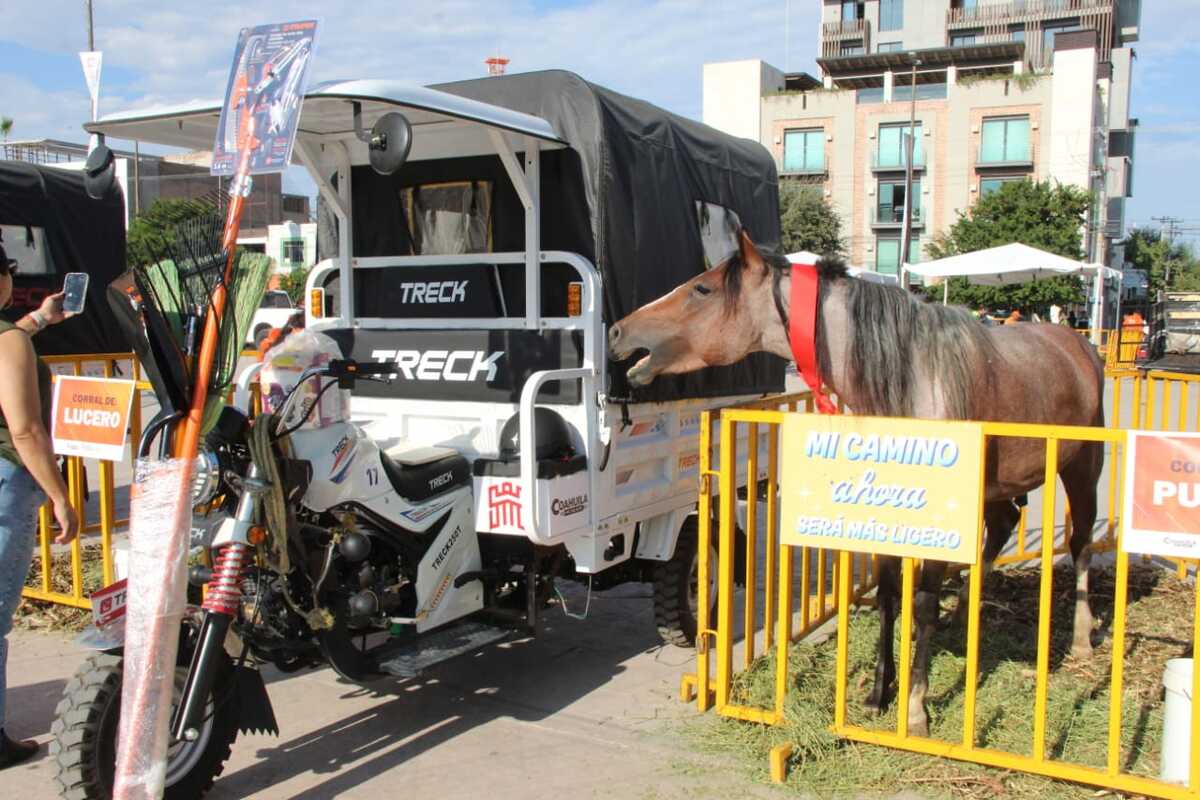 Avanza capacitación de carromateros para recibir motocarros en Torreón. | Foto: Roberto Amaya.