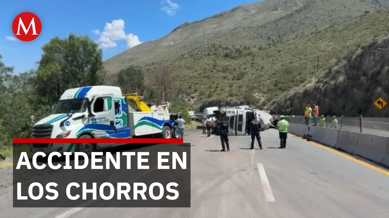 Carretera 57 bloqueada en Los Chorros por accidente; afecta viajes a Coahuila