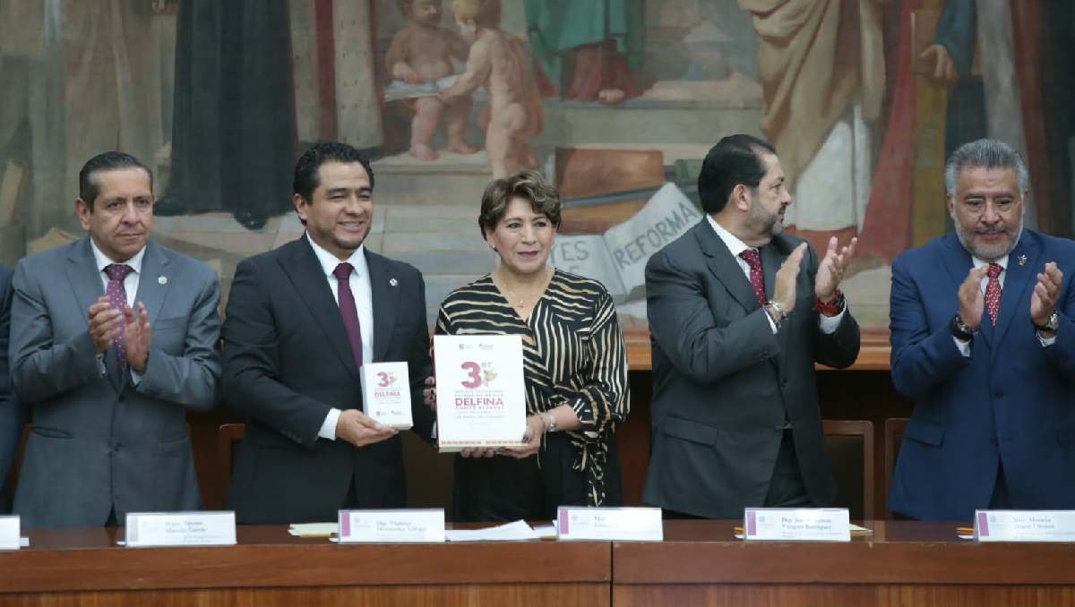 Por tercera vez, Delfina Gómez acude al Congreso de Edomex para hacer la entrega del informe. | Foto: Tania Contreras