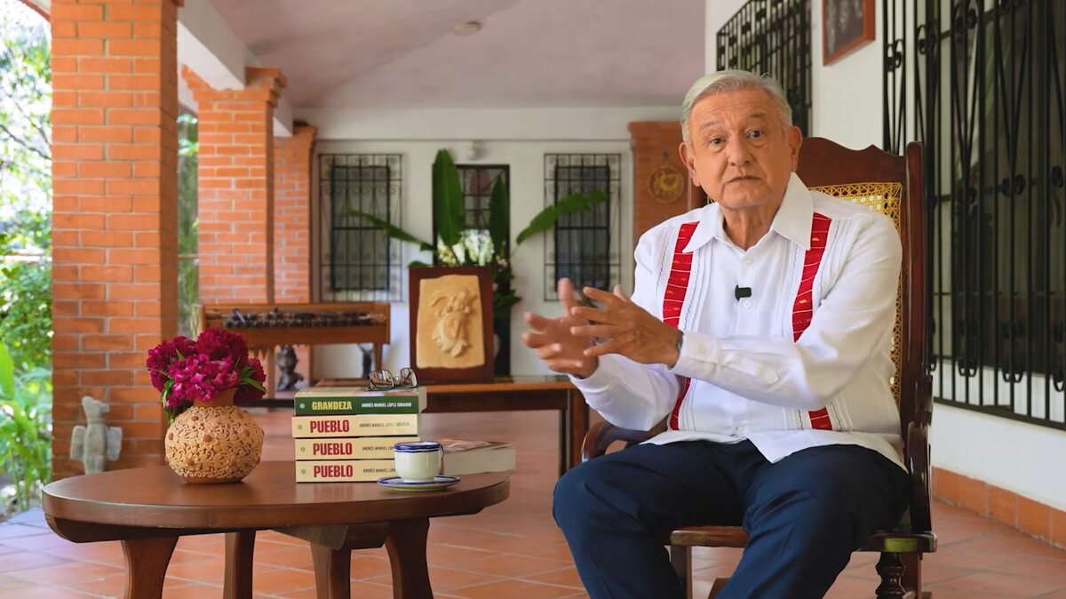 El político dedicó la primera parte del video a la lucha de la cuarta transformación de Morena. | Foto: Especial