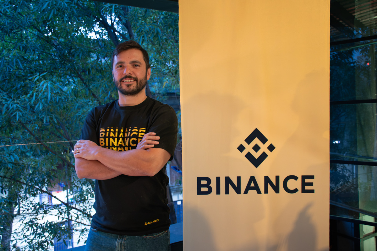 Salvador Rivero expuso cómo la infraestructura blockchain comienza a trasladarse hacia servicios de uso cotidiano. (Guillermo Quintero)