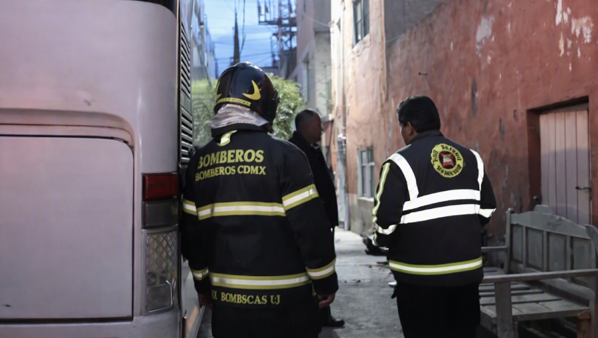 Vecinos colocaron una banca de madera en la entrada para impedir el acceso indebido de terceros a la propiedad de la víctima. | Especial