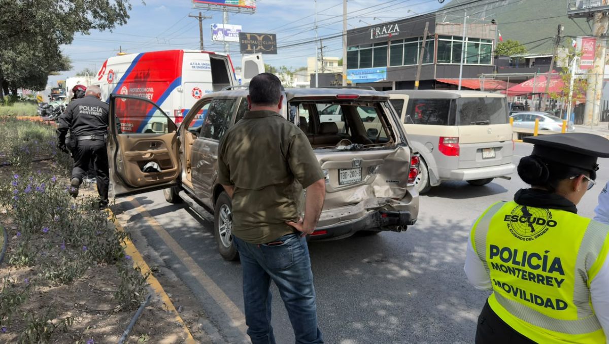 El accidente ocurrió a la altura del cruce con la calle Lago Erie sobre avenida Garza Sada en la colonia Satélite. Ángel Mercado