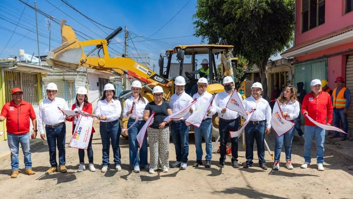 El alcalde David Sánchez Isidoro encabezó el inicio de la rehabilitación con concreto hidráulico en Villa de las Flores. | Foto: Especial