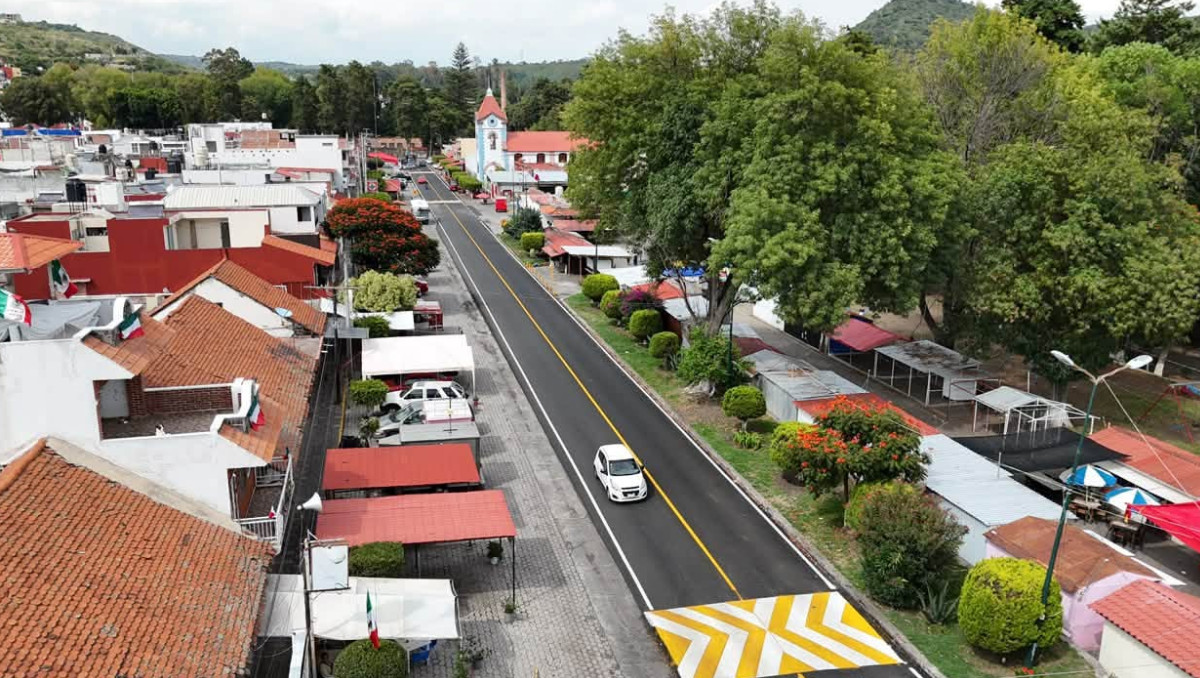 Ariadna Ayala entrega rehabilitación del camino a Metepec | Especial