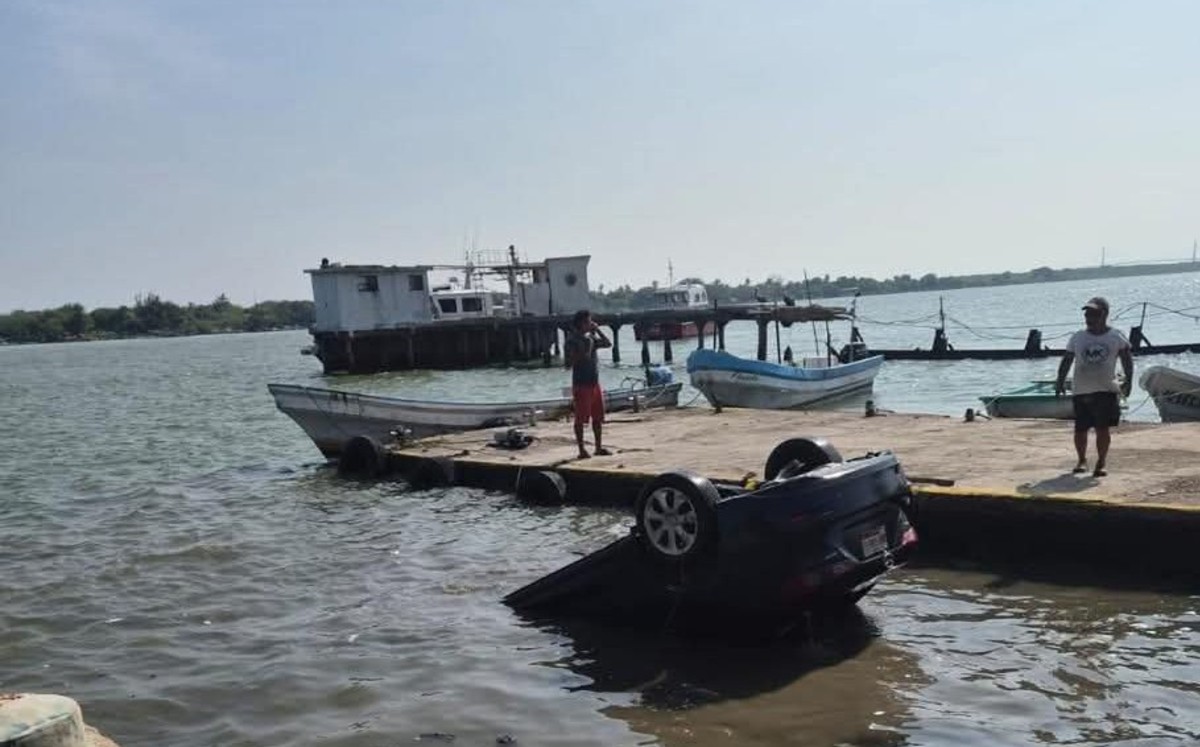 Automóvil de marino encontrado sin vida cerca de escolleras en Ciudad Madero. | Sergio S.
