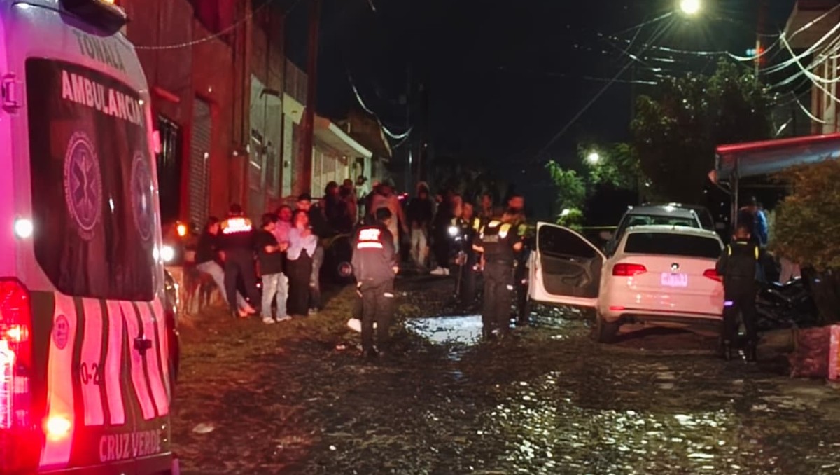 Autoridades llegaron al lugar del asesinato en Tonalá (Vicente Torres Alfaro)