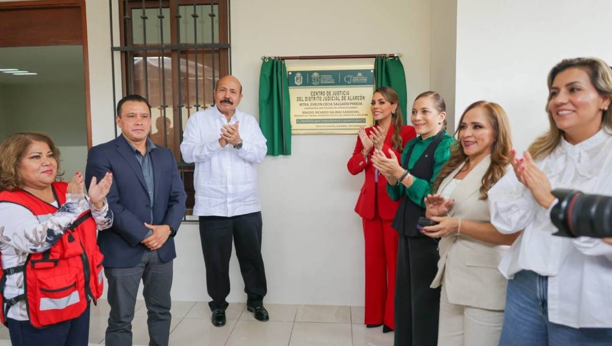 Evelyn Salgado y Ricardo Salinas Sandoval durante la inauguración del Centro Integral de Justicia de Taxco. | Especial