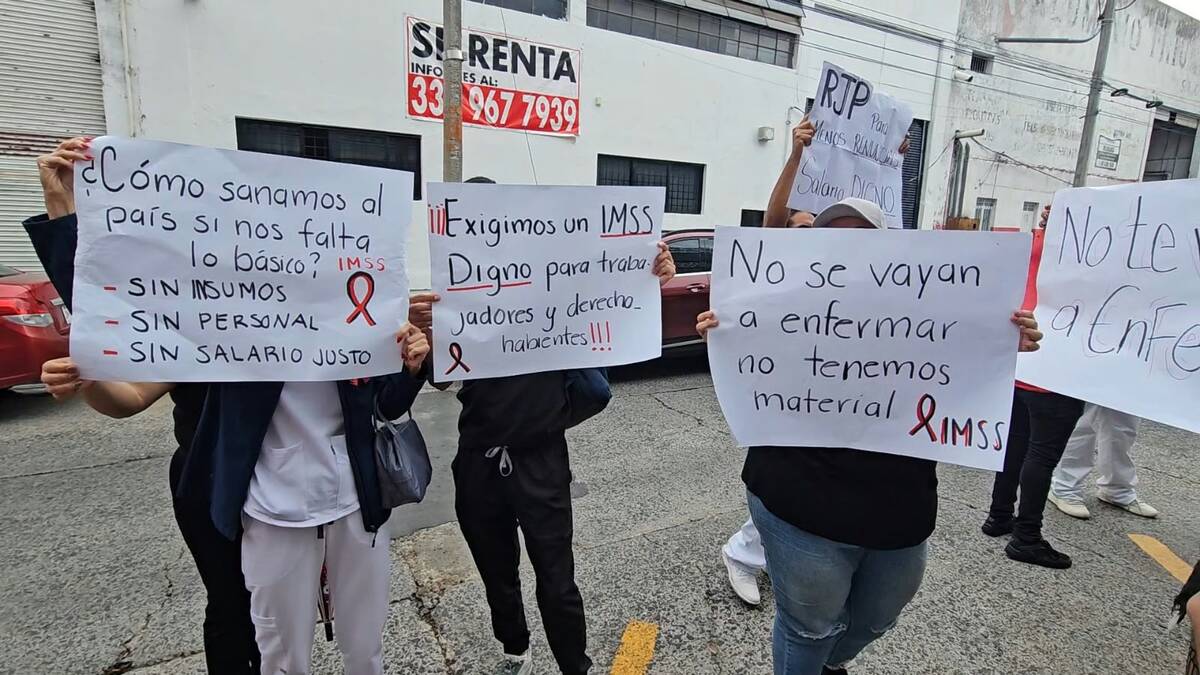 Manifestación de trabajadores del IMSS Jalisco. (Juan Carlos Munguía)