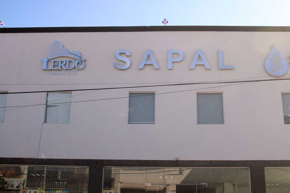 SAPAL realiza desazolves en drenajes pluviales de Lerdo ante lluvias.| Rolando Riestra.