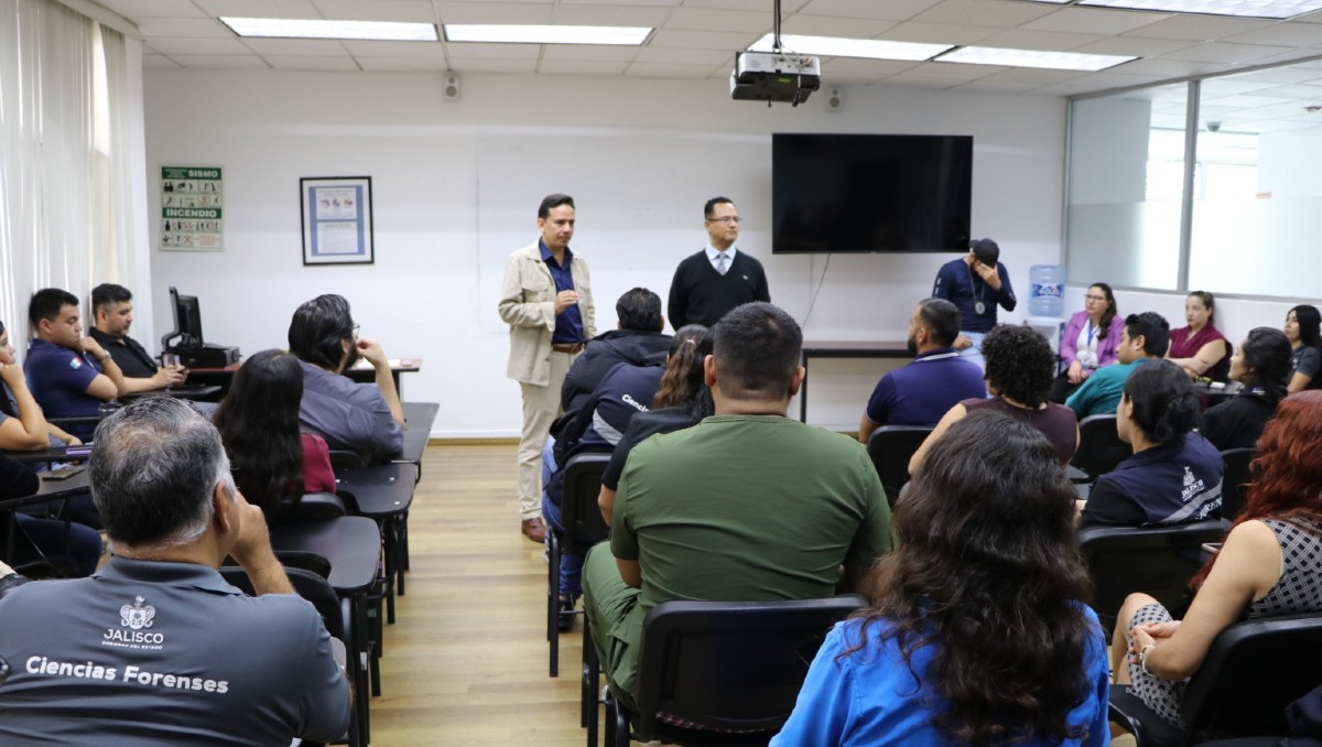El director del IJCF se reunió con representantes del personal para plantear el tema del incentivo (Cortesía IJCF)