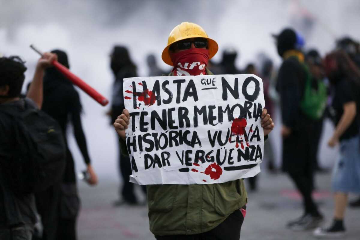 Jóvenes de la Ciudad de México salieron a marchar a las calles para conmemorar el 2 de octubre de 1968. | Foto: Daniel Augusto