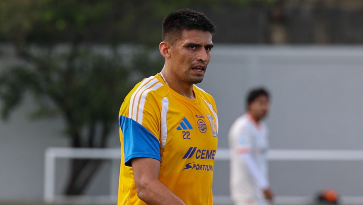 'Memote' Martínez brilla con doblete en amistoso de Tigres ante Santiago FC (X @TigresOficial)