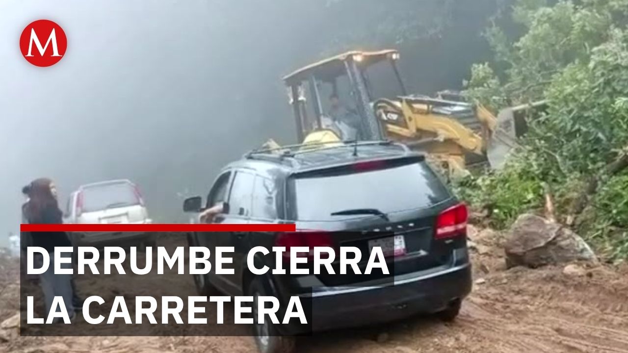 Derrumbe bloquea carretera en Veracruz; autoridades evacúan pueblos por inundaciones