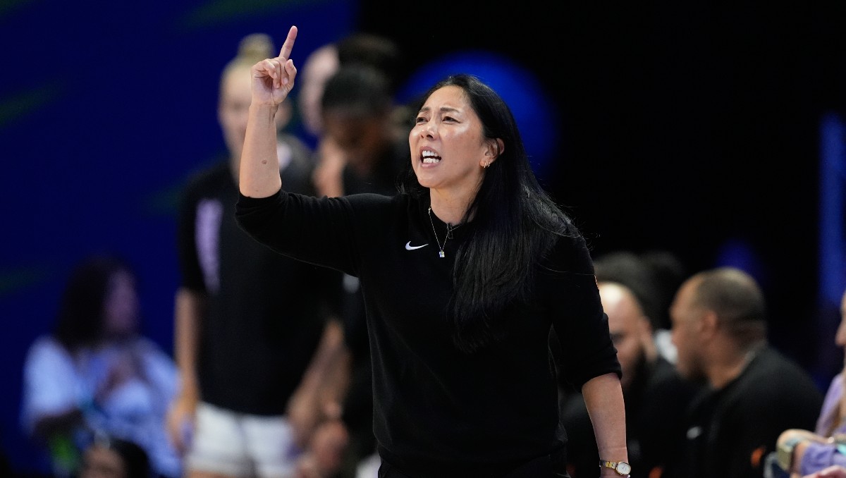 La entrenadora de Valkyries de Golden State se desploma en pleno juego de la WNBA (AP)