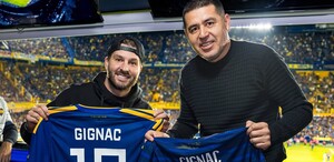 André-Pierre Gignac visitó La Bombonera, intercambió camisetas con Juan Román Riquelme y recordó el día en el que casi ficha con Boca Juniors.