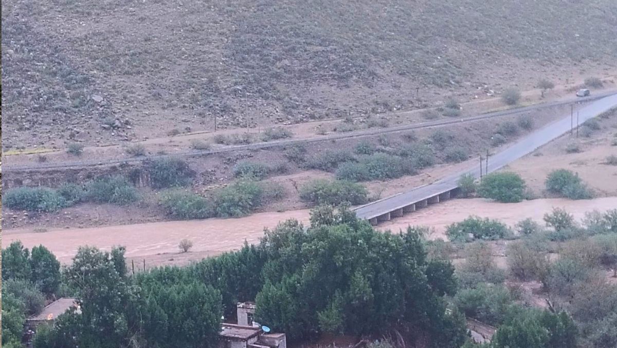 Las lluvias hicieron que el río Aguanaval volviera a llevar agua por el Cañón de Jimulco, beneficiando al campo. | Vicente Rodríguez Estrada