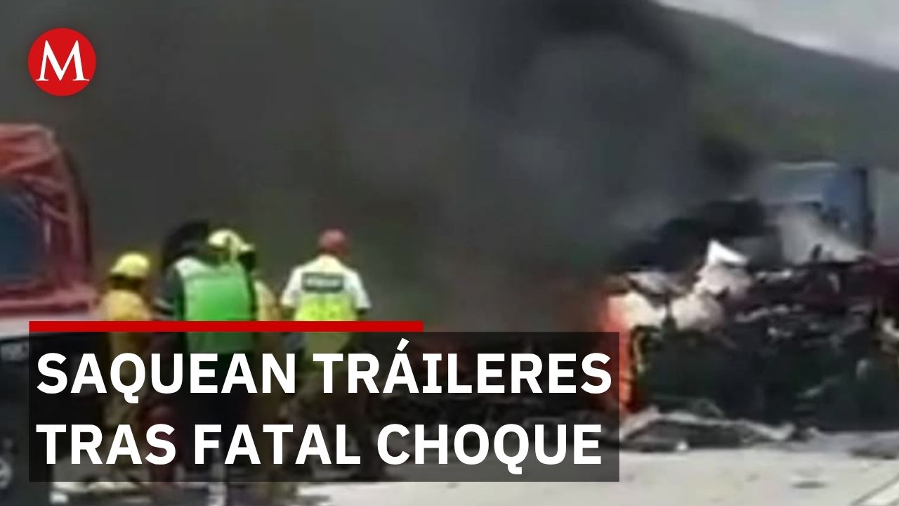 Dos personas mueren calcinadas en choque de tráileres en Puebla