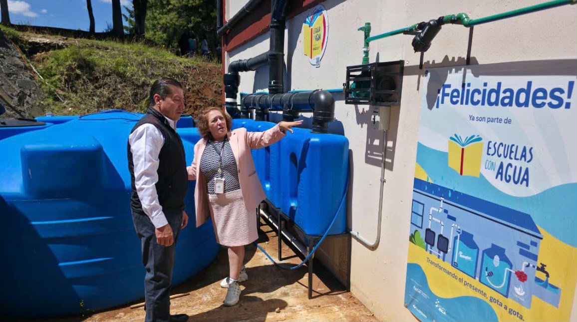 Estudiantes del CECyTEH crean sistema para aprovechar agua de lluvia en Omitlán. (Cortesía)